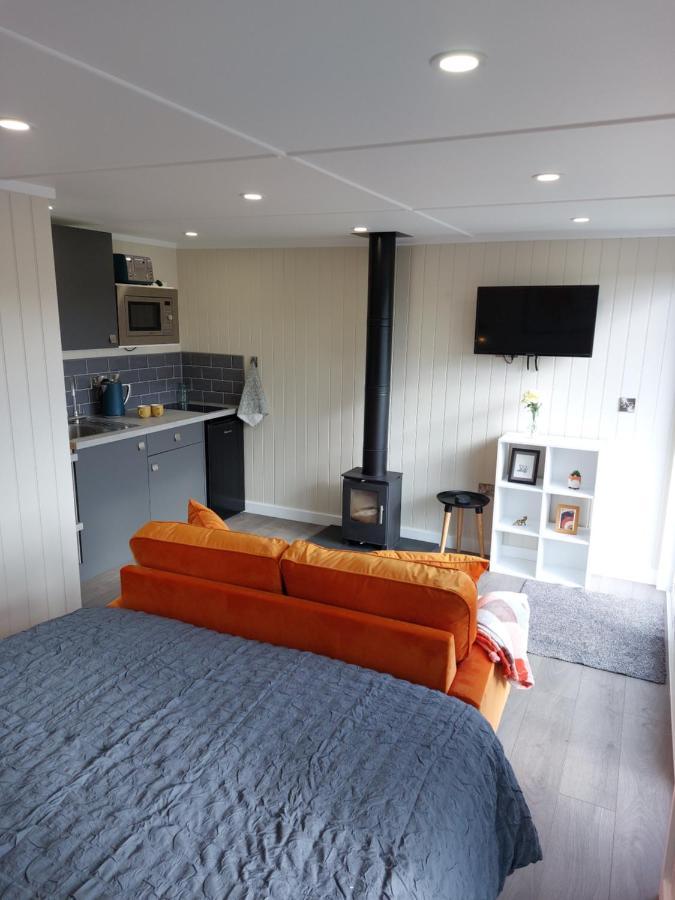The Den - Modern Cabin With Wood Burning Stove Ludchurch Экстерьер фото